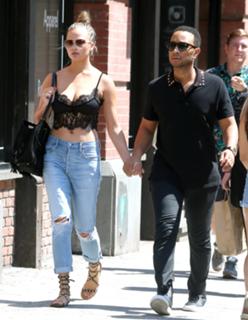 Chrissy Teigen feet photo thumbnail