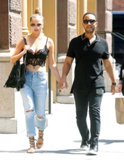 Chrissy Teigen feet photo thumbnail