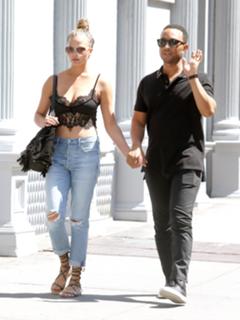 Chrissy Teigen feet photo thumbnail