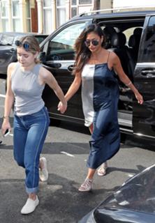 Nicole Scherzinger feet photo thumbnail