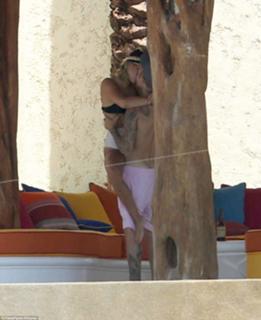 Sofia Richie feet photo thumbnail