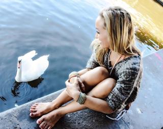 Kino MacGregor feet photo thumbnail