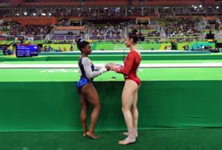 Aly Raisman feet photo thumbnail