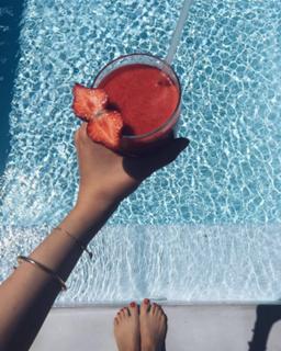 Xenia Tchoumitcheva feet photo thumbnail