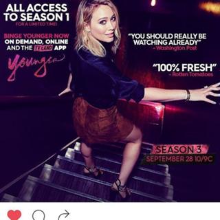 Hilary Duff feet photo thumbnail