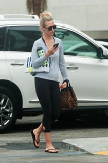January Jones feet photo thumbnail