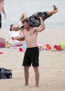 Julianne Hough feet photo thumbnail