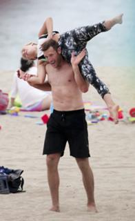 Julianne Hough feet photo thumbnail