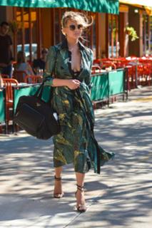 Chrissy Teigen feet photo thumbnail