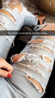 Chrissy Teigen feet photo thumbnail