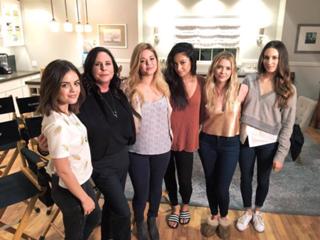 Shay Mitchell feet photo thumbnail