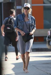 Charlize Theron feet photo thumbnail