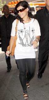 Nelly Furtado feet photo thumbnail