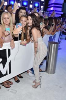 Halsey feet photo thumbnail