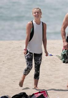 Julianne Hough feet photo thumbnail