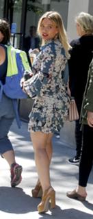 Hilary Duff feet photo thumbnail
