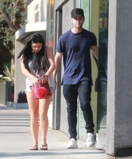 Ariel Winter feet photo thumbnail
