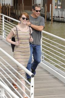 Emma Stone feet photo thumbnail