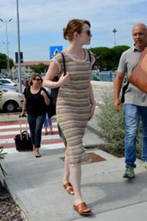 Emma Stone feet photo thumbnail