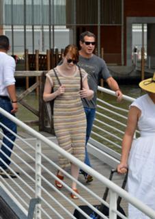 Emma Stone feet photo thumbnail