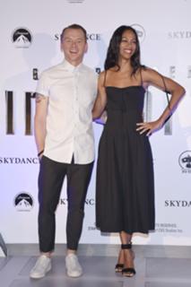 Zoe Saldana feet photo thumbnail