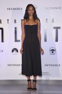 Zoe Saldana feet photo thumbnail