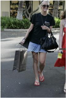 Ashlee Simpson feet photo thumbnail