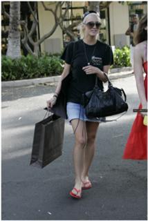 Ashlee Simpson feet photo thumbnail