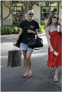Ashlee Simpson feet photo thumbnail