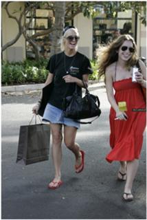 Ashlee Simpson feet photo thumbnail