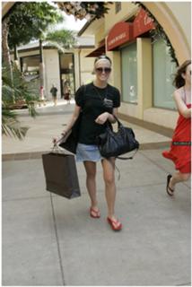 Ashlee Simpson feet photo thumbnail