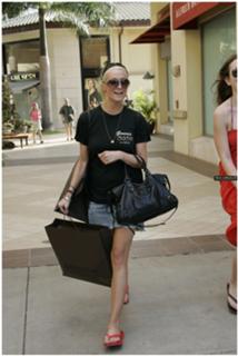 Ashlee Simpson feet photo thumbnail