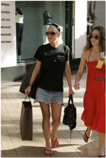 Ashlee Simpson feet photo thumbnail