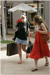 Ashlee Simpson feet photo thumbnail