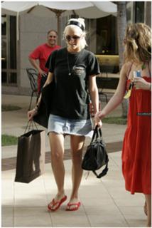 Ashlee Simpson feet photo thumbnail