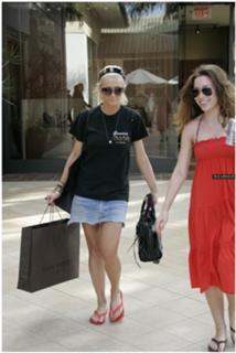 Ashlee Simpson feet photo thumbnail