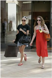Ashlee Simpson feet photo thumbnail