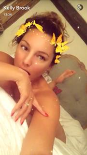 Kelly Brook feet photo thumbnail