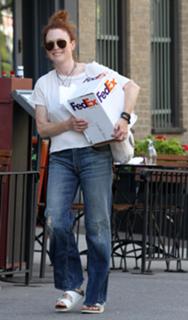 Julianne Moore feet photo thumbnail