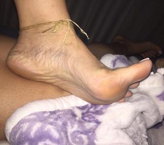 Karin Klemp feet photo thumbnail