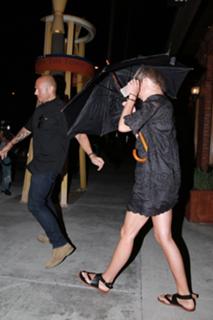 Gwyneth Paltrow feet photo thumbnail