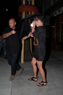 Gwyneth Paltrow feet photo thumbnail
