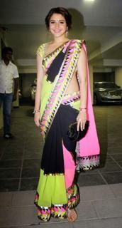 Anushka Sharma feet photo thumbnail