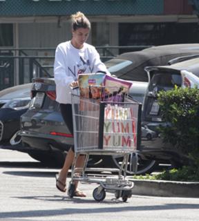Elisabetta Canalis feet photo thumbnail