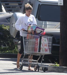 Elisabetta Canalis feet photo thumbnail