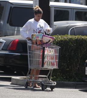 Elisabetta Canalis feet photo thumbnail