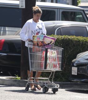 Elisabetta Canalis feet photo thumbnail