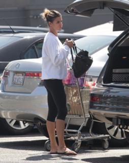 Elisabetta Canalis feet photo thumbnail