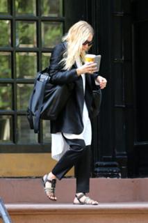 Ashley Olsen feet photo thumbnail