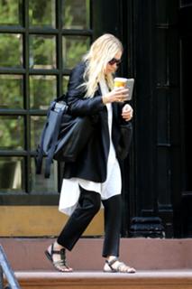 Ashley Olsen feet photo thumbnail